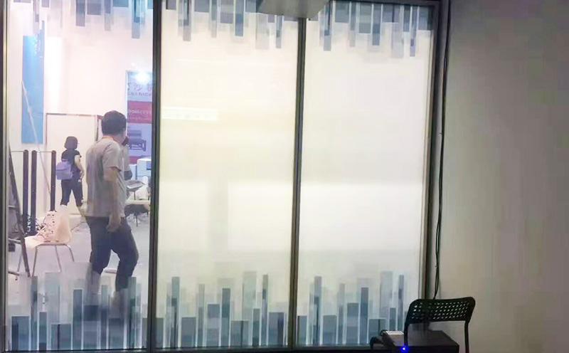Shopping mall smart glass